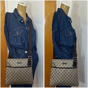 Gucci GG Supreme Flat Messenger Bag